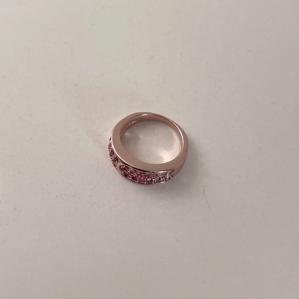 NWOT 18k gp rose gold belt ring